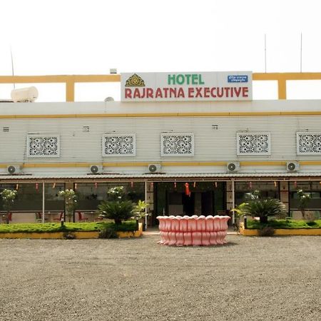 Hotel Rajratna Executive Supe Exteriör bild