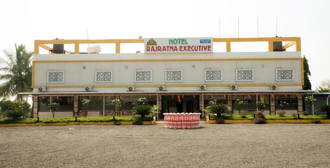 Hotel Rajratna Executive Supe Exteriör bild