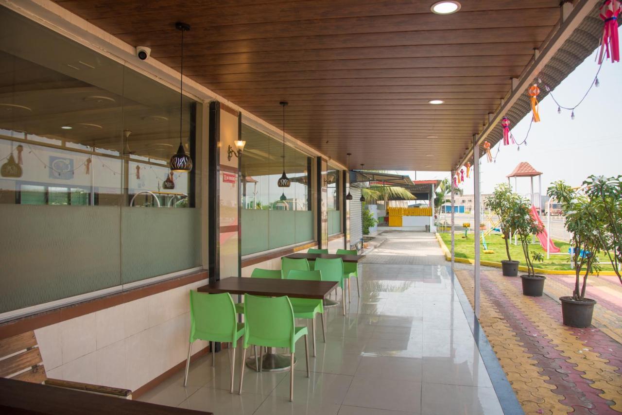 Hotel Rajratna Executive Supe Exteriör bild